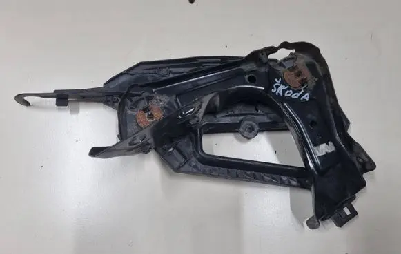 Skoda Octavia Mk2 (1Z) Headlight/headlamp mounting bracket 1Z0941339