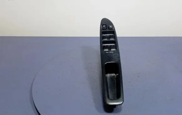 Toyota Avensis Verso Electric window control switch 84040-44030