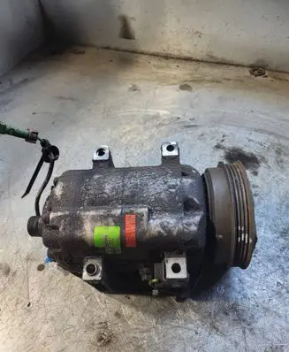 Volkswagen PASSAT B5 Air conditioning (A/C) compressor (pump) 8D0260805D 866J963106 5062380500