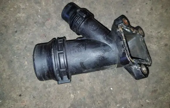BMW 5 E39 Engine coolant pipe/hose 11122247744