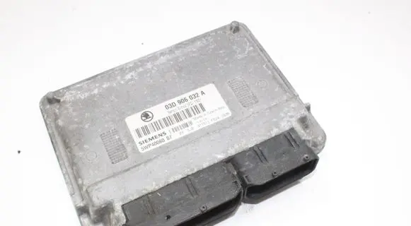 Skoda Fabia Mk1 (6Y) Engine control unit/module 03D906032A 5WP40060