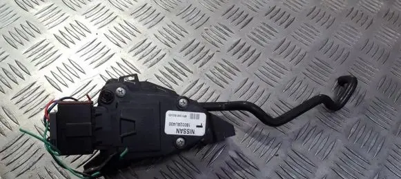 Nissan Primera Accelerator throttle pedal 18002au400