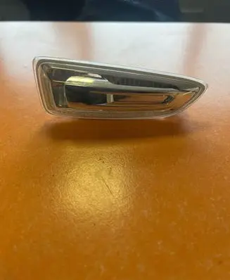 Opel Zafira C Front fender indicator light 13491089