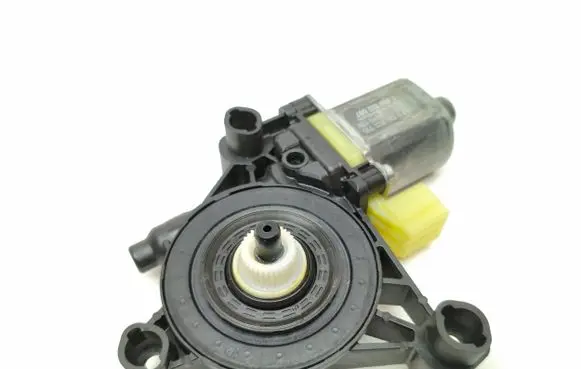 Volkswagen T-Roc Front door window regulator motor 0130822715 5Q0959801A