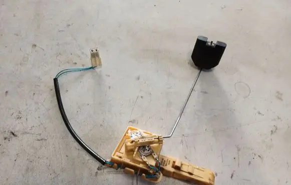 Volkswagen Touareg I Fuel level sensor 7L6919673B