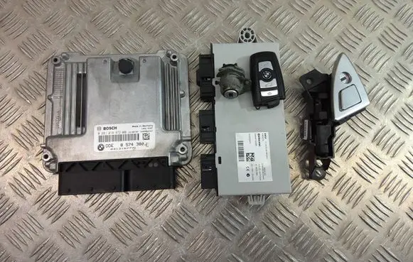 BMW 5 F10 F11 Engine ECU kit and lock set 8574380 0281000872