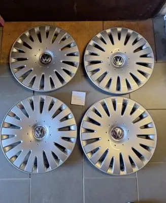 Volkswagen PASSAT B6 R16 wheel hub/cap/trim 3C0601147D