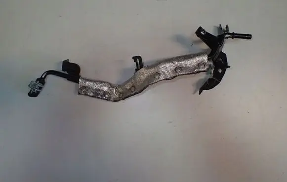Volkswagen Golf VII Engine coolant pipe/hose 04L121070D