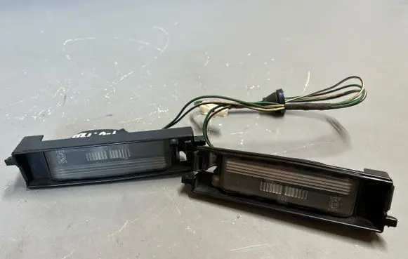 Toyota RAV 4 (XA20) Number plate light