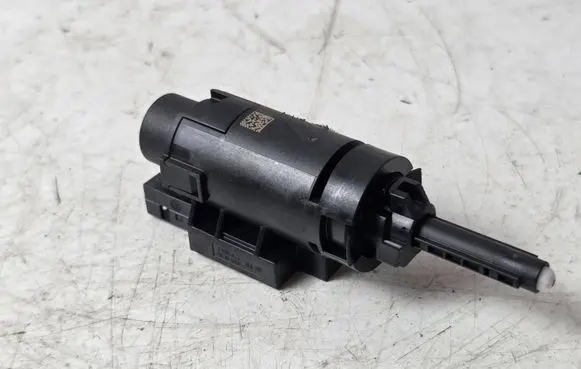 Peugeot 308 Brake pedal sensor switch 9813503180
