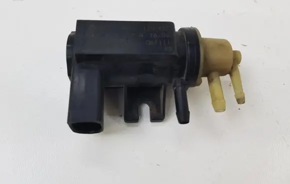 Volkswagen PASSAT B6 Vacuum valve 1K0906627A