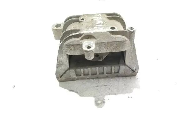 Volkswagen Touran I Engine mount bracket 1K0199262