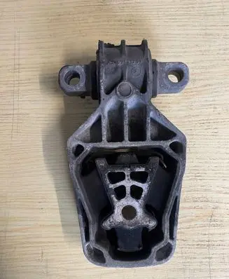 Mercedes-Benz GLA W156 Engine mount bracket A2462401209