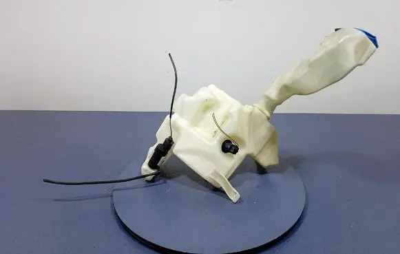 Windshield washer fluid reservoir/tank