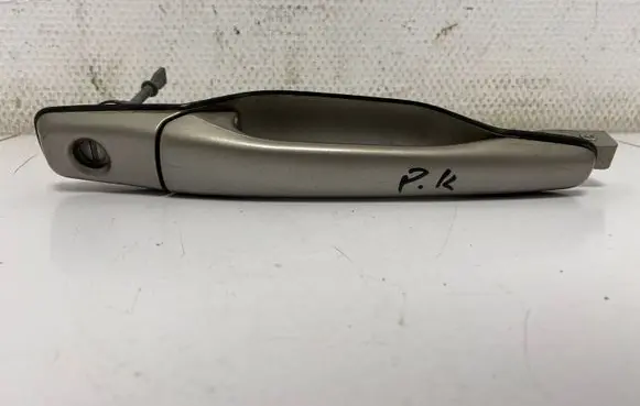 Mitsubishi Grandis Front door exterior handle MR526105 MR5261052