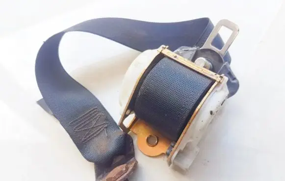 Opel Vectra B Rear seatbelt 90462772
