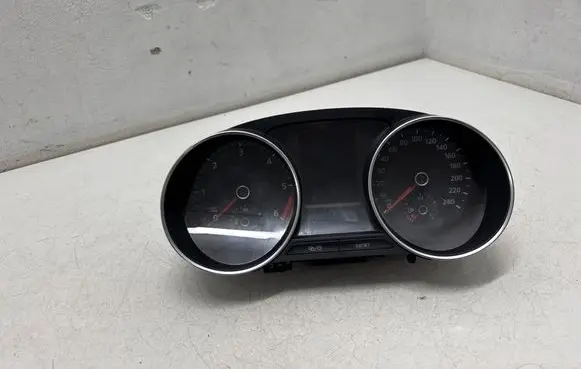 Speedometer (instrument cluster)