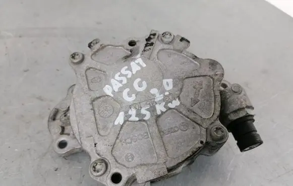 Volkswagen PASSAT CC Vacuum pump 03L145100F