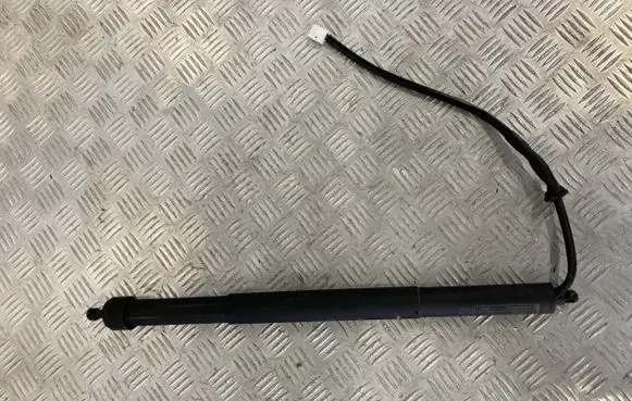Toyota Yaris Cross Tailgate strut 68920-52030