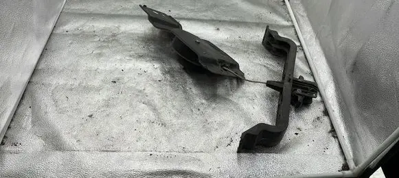 Chrysler Voyager Spare wheel mounting bracket 05109667AB 39651A
