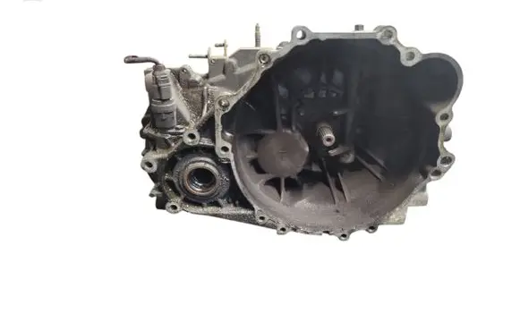 KIA Carens II Manual 6 speed gearbox 990563
