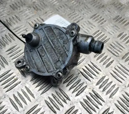 Volvo V70 Vacuum pump 08699237