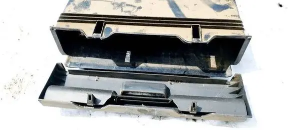 Volkswagen Touran I Glove box