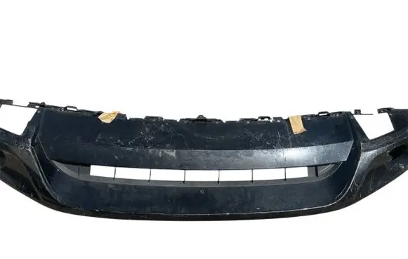 Front bumper lip