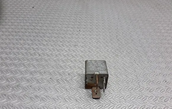Audi A4 S4 B5 8D Fuel pump relay 191906383C