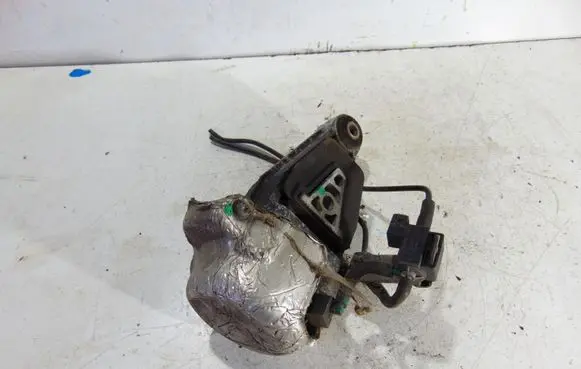 Peugeot 407 Engine mount vacuum valve 
