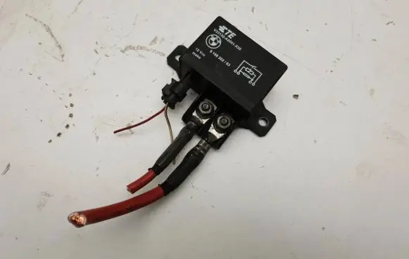 BMW X5 F15 Coolant fan relay 9198302 V23132A2001X30