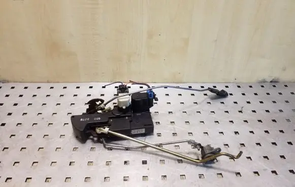 Opel Frontera B Front door lock 16637561