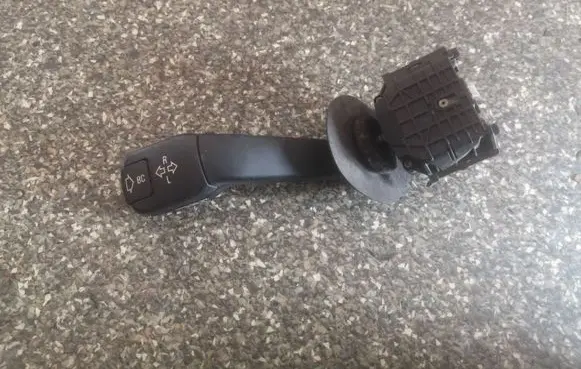 BMW 5 E39 Indicator stalk 8352172