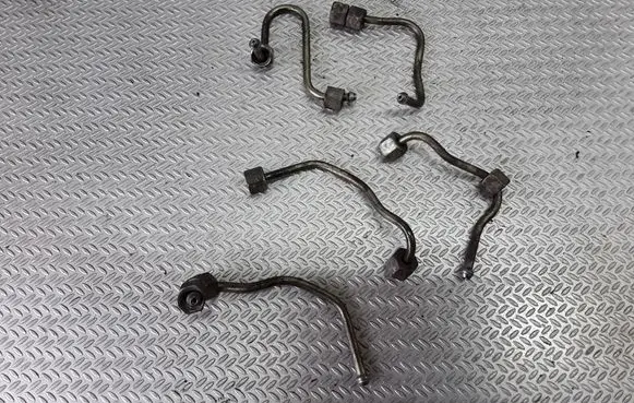 Fuel injector supply line/pipe
