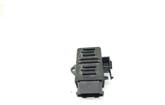 Volkswagen Caddy Seat heating relay 1K0959772