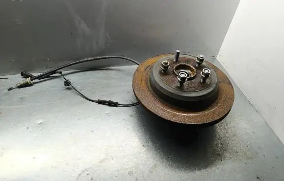 Rear wheel hub