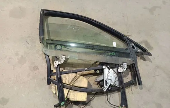 Audi A4 S4 B5 8D Front door window/glass frame 