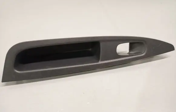 Nissan Qashqai Rear door window switch trim 829604EA0A