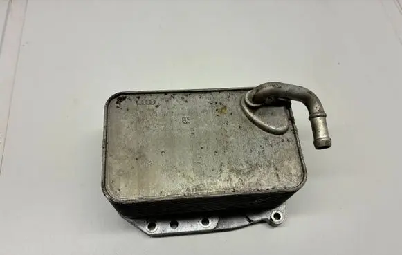 Audi Q7 4M Engine oil radiator 059117015K 7733025