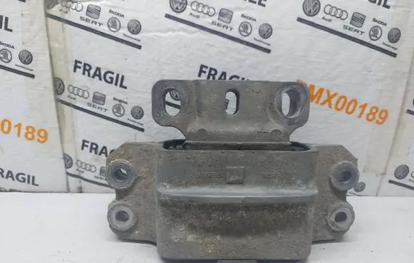Volkswagen Golf V Engine mount bracket 1K0199555