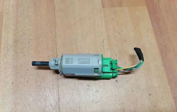 Renault Espace V (RFC) Brake pedal sensor switch 253201367R 253206454R A4535450009002