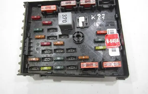 Volkswagen PASSAT B7 Fuse module 3C0937125 63592777