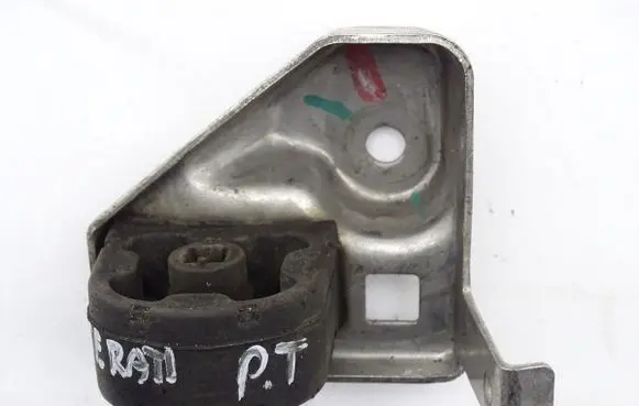 Maserati Quattroporte Muffler mount bracket/holder 670001529