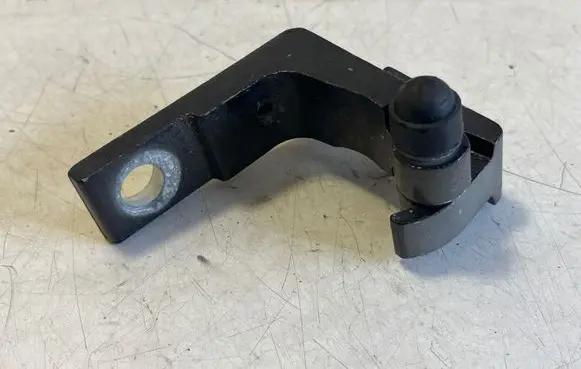 Volkswagen Touareg I Front door upper hinge 7L0831402A