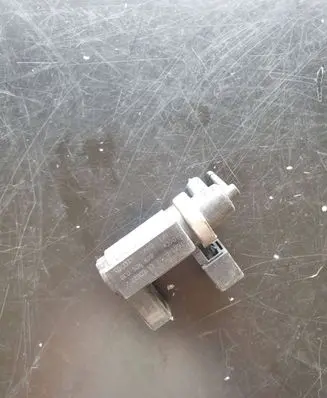 Volkswagen PASSAT B5.5 Turbo solenoid valve 8E0906628 01T291 72290333