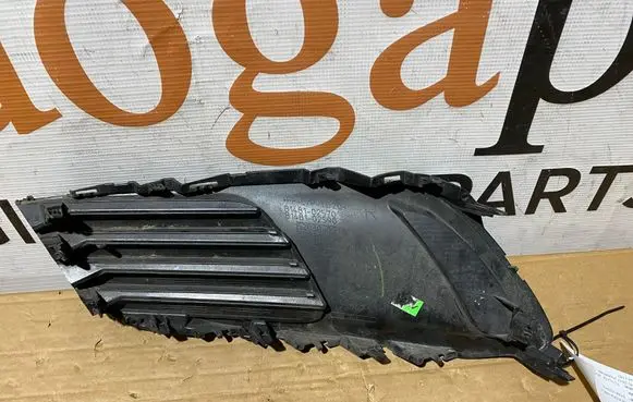 Toyota Auris E180 Front grill 5203002120