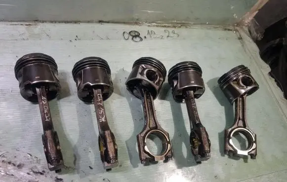 Volvo S80 Piston with connecting rod