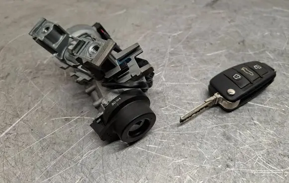 Audi A3 S3 8P Ignition lock 1K0905851B 1K0905865