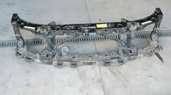 Land Rover Discovery 3 - LR3 Radiator support slam panel L7MTA 190KM 2006R
