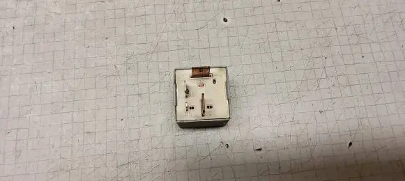 Volkswagen PASSAT B4 Other relay 357911253 50237003
